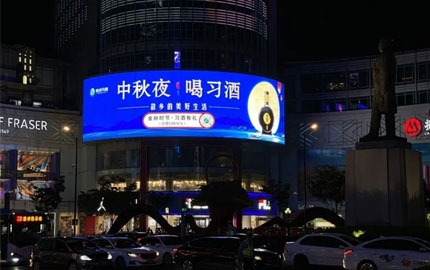 南京新街口国际金融中心东方福来德正门上方户外LED大屏