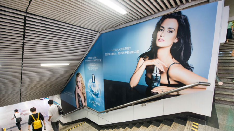 地铁楼梯贴广告发布案例-陕西南路