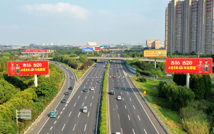 G42沪宁高速昆山收费站单立柱广告（E132）