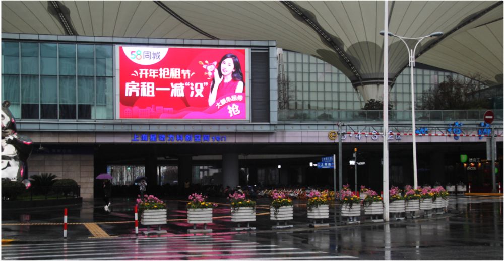 上海梅赛德斯奔驰文化中心西南角世博源东北角朝东户外LED大屏